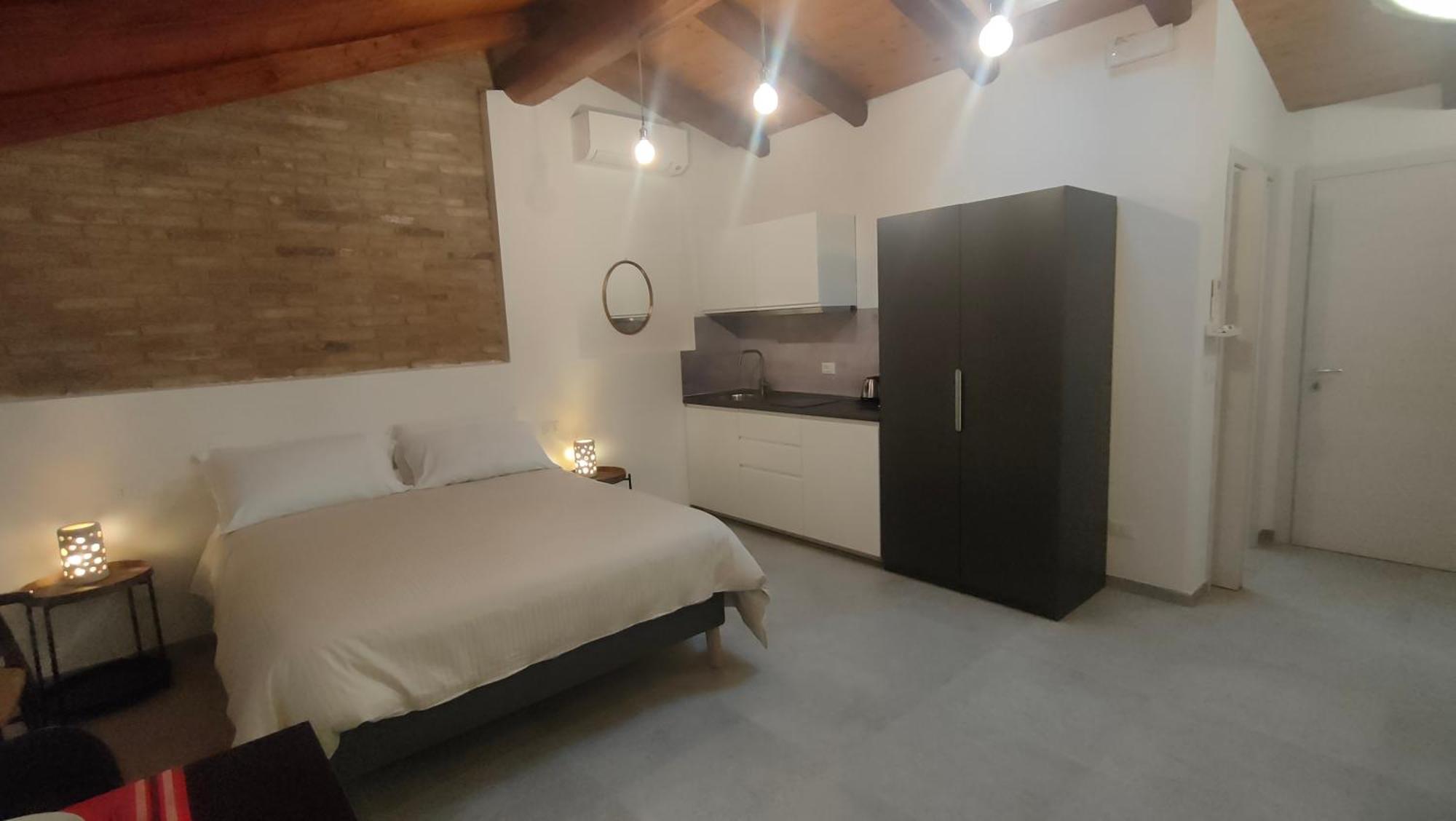 칼더라라디레노 La Torre Di Longara B&B 외부 사진